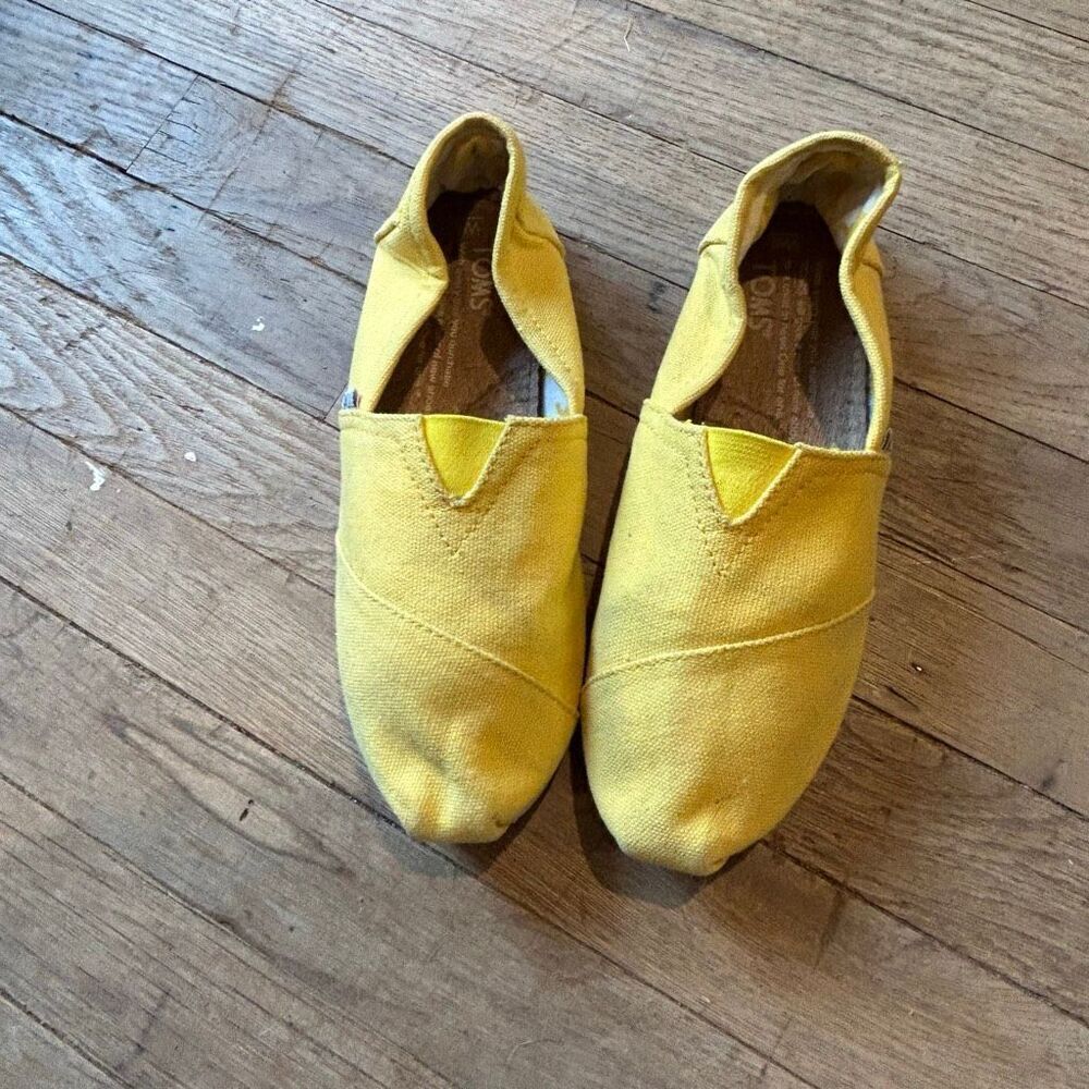 Tom’s shoes slip on size 5W